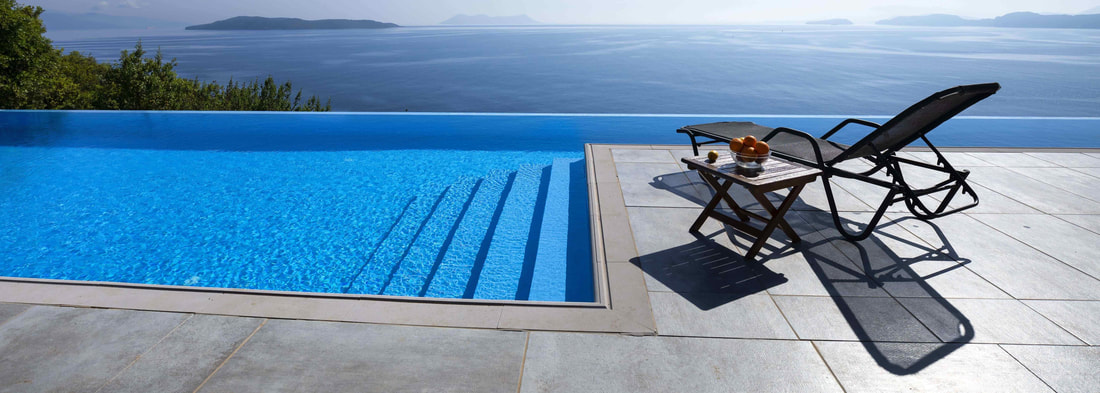 Luxury infinity pool developed by our infinity pool contractors.